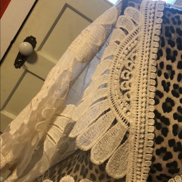 Cream coverup - Picture 2 of 5